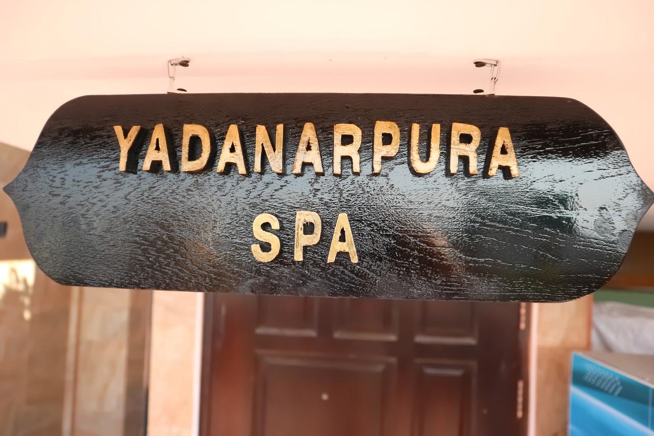 Hotel Yadanarbon Мандалей Екстериор снимка